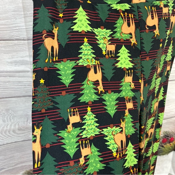 Terra & Sky 14W Top with LuLaRoe TC2 Christmas leggings - Picture 9 of 13